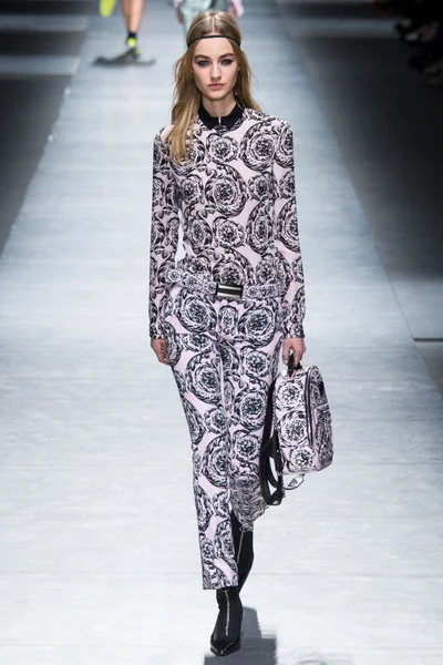 Look 38